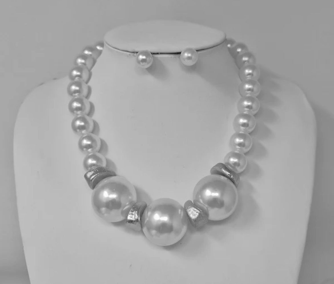 Elegant Pearl Necklace & Earrings Set